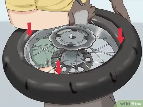 Imagen titulada Change a Motorcycle Tire Step 13