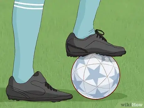 Imagen titulada Trap a Soccer Ball Step 2