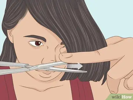 Imagen titulada Cut Your Own Bangs Step 4