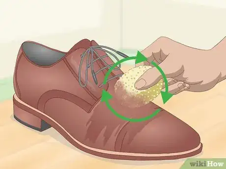 Imagen titulada Fix Cracked Leather Shoes Step 9