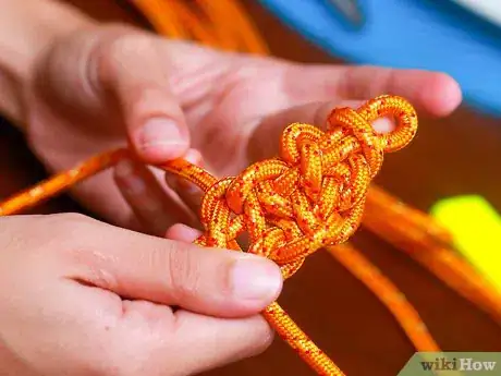 Imagen titulada Make a Paracord Bracelet Step 11