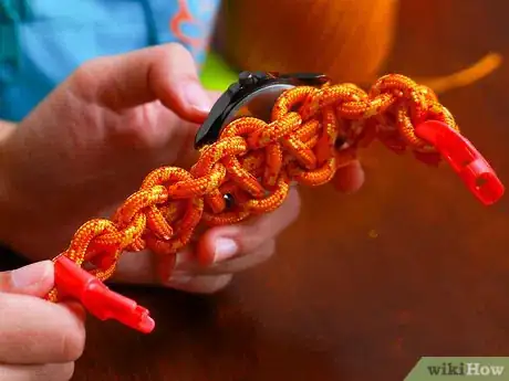 Imagen titulada Make a Paracord Bracelet Step 30