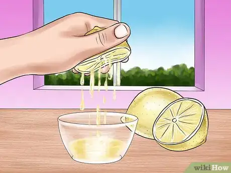 Imagen titulada Lighten or Brighten Dark Hair With Lemon Juice Step 1