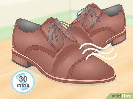 Imagen titulada Fix Cracked Leather Shoes Step 8