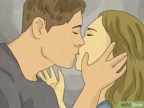 Imagen titulada What Does It Mean when Someone Holds Your Face While Kissing Step 1