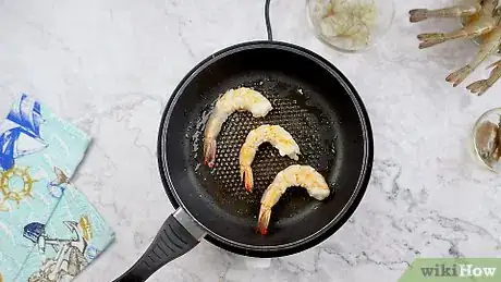 Imagen titulada Cook Shrimp Without Them Shrinking Step 13