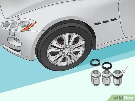 Imagen titulada Change a Hubcap Step 8