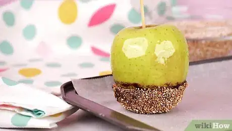 Imagen titulada Make Toffee Apples Step 16