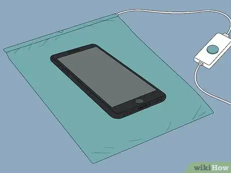 Imagen titulada Replace an iPhone Battery Step 3