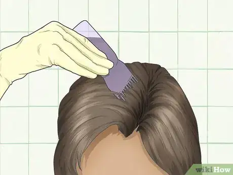 Imagen titulada Use Powder Hair Dye Step 7