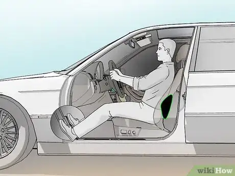 Imagen titulada Adjust Seating to the Proper Position While Driving Step 6