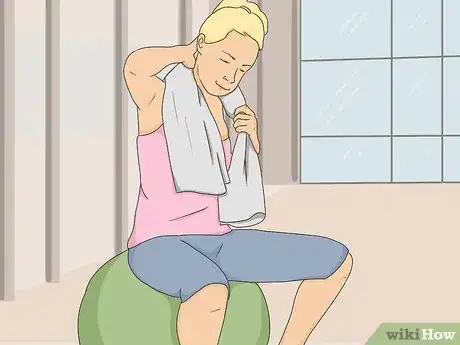 Imagen titulada Exercise While on Your Period Step 12