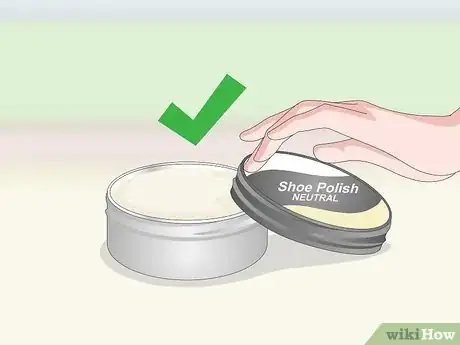 Imagen titulada Remove Wrong Shoe Polish Step 7