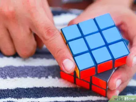 Imagen titulada Play With a Rubik's Cube Step 4