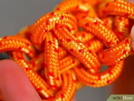 Imagen titulada Make a Paracord Bracelet Step 37