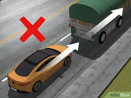 Imagen titulada Stay Out of a Truck's Blind Spots Step 6