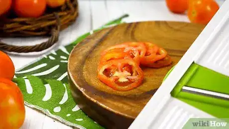 Imagen titulada Slice a Tomato Step 12