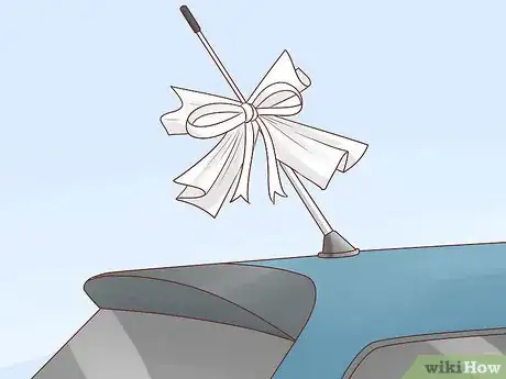 Imagen titulada Decorate a Wedding Car with Ribbon Step 11