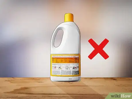 Imagen titulada Avoid Yellow Stains on White Shirts Step 7