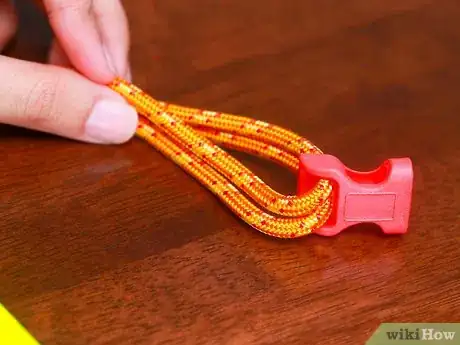 Imagen titulada Make a Paracord Bracelet Step 28