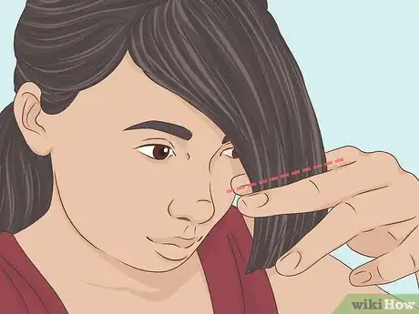 Imagen titulada Cut Your Own Bangs Step 3