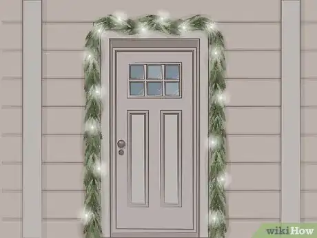 Imagen titulada Hang Garland Around Your Front Door Step 8