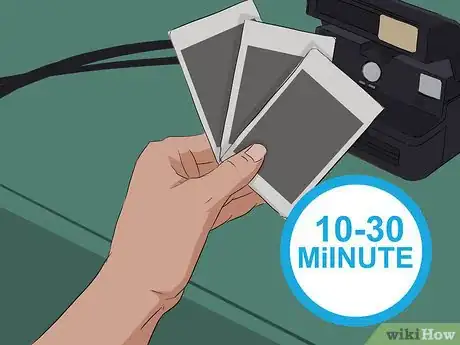 Imagen titulada Use a Polaroid One Step Camera Step 9