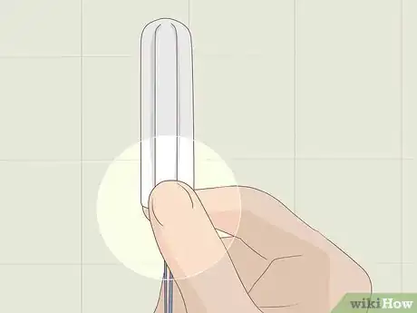 Imagen titulada Insert a Tampon Without Applicator Step 5