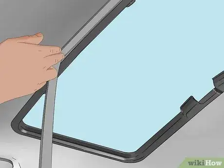 Imagen titulada Add a Sunroof to Your Car Step 17