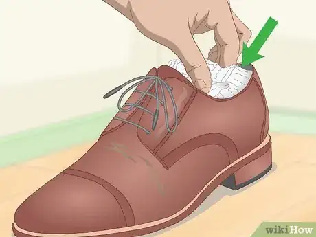 Imagen titulada Fix Cracked Leather Shoes Step 5