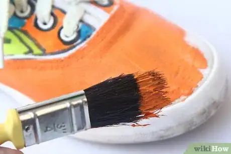 Imagen titulada Paint Shoes Step 12