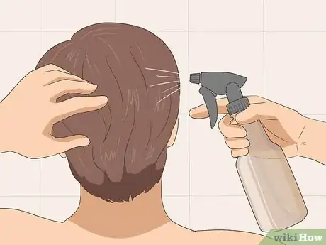 Imagen titulada Apply Apple Cider Vinegar to Hair Step 6