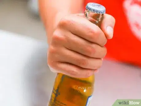 Imagen titulada Instantly Freeze a Beer or Other Bottled Drink Step 3