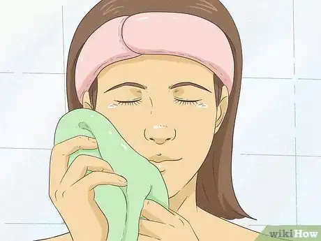 Imagen titulada Heal Your Face After Picking Step 2