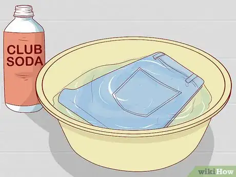 Imagen titulada Remove a Red Wine Stain from Jeans Step 8