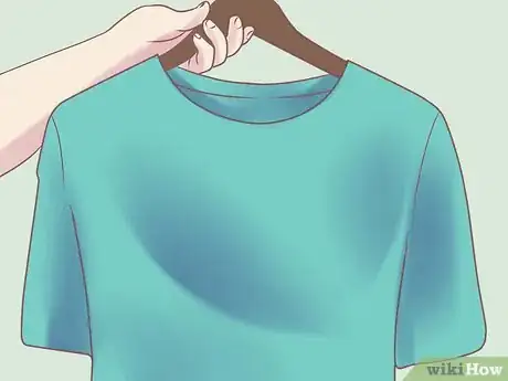 Imagen titulada Make Your Own Distressed Shirt Step 1