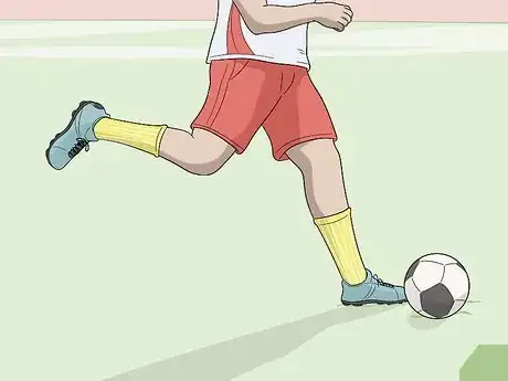 Imagen titulada Pass a Soccer Ball Step 9