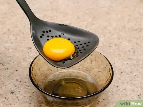 Imagen titulada Separate an Egg Step 20