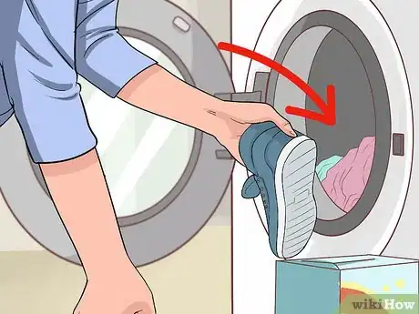 Imagen titulada Eliminate Odor from Smelly Shoes Step 3