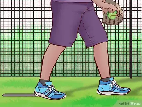 Imagen titulada Pitch in Slow‐Pitch Softball Step 6