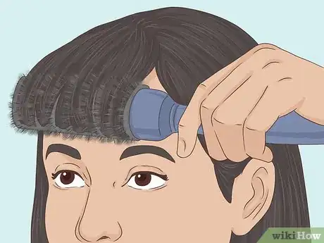 Imagen titulada Cut Your Own Bangs Step 7