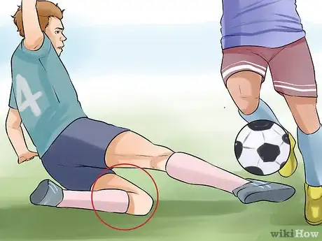 Imagen titulada Slide Tackle in Soccer Step 7