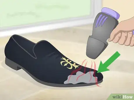Imagen titulada Shrink Shoes Step 3
