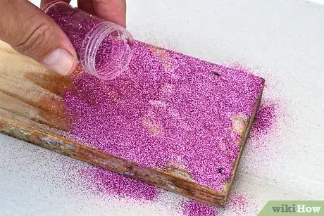 Imagen titulada Apply Glitter to Wood Step 20