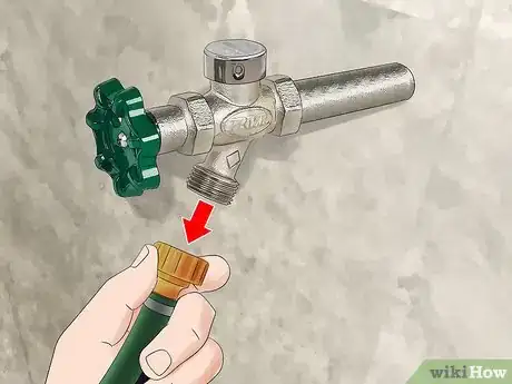 Imagen titulada Prevent an Outside Faucet from Freezing Step 1