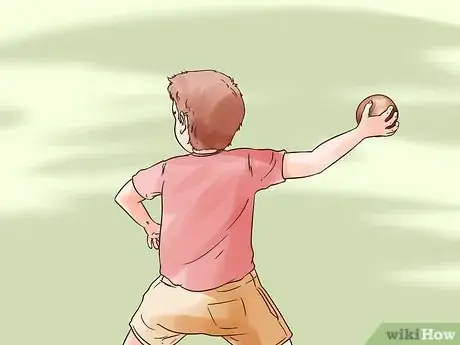 Imagen titulada Teach a Child to Throw, Catch and Hit a Ball Step 2