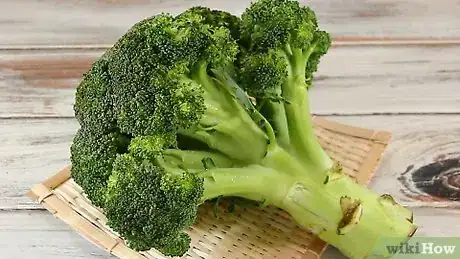 Imagen titulada Eat Broccoli Step 1