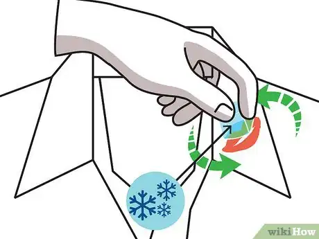 Imagen titulada Get a Makeup Stain out of Clothes Without Washing Step 17