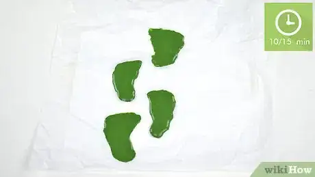 Imagen titulada Make Leprechaun Footprints Step 20