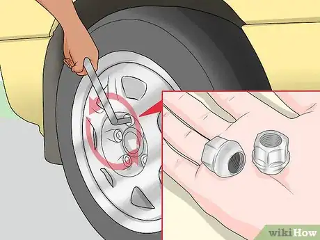 Imagen titulada Remove Lug Nuts and Tires Step 2